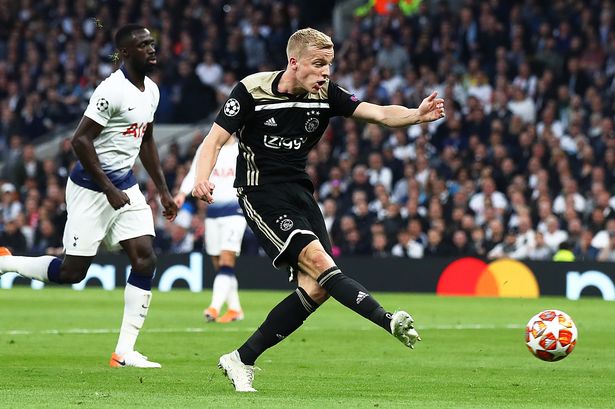 Raksasa Club Real madrid Dikabarkan Akan Segera Memburu Salah Satu Gelandang Club Ajax